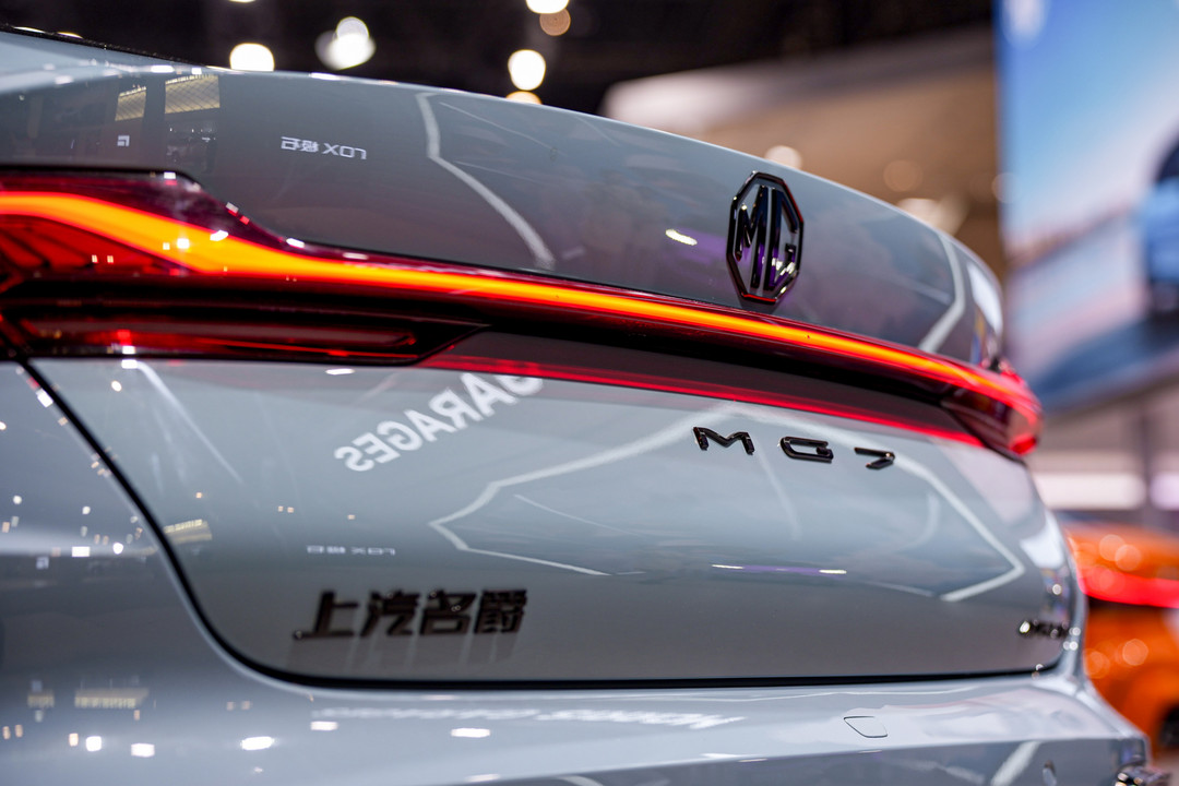 半固态电池、高速NOA等齐下探，10万内纯电车打响技术平权战