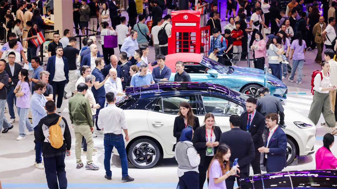 半固态电池、高速NOA等齐下探，10万内纯电车打响技术平权战