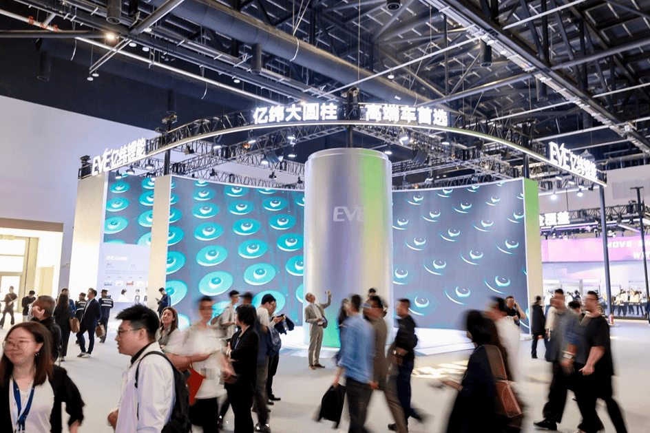 億緯鋰能攜大圓柱電池亮相2026北京車展