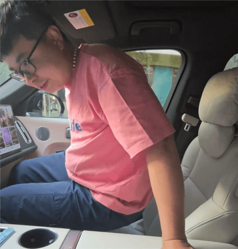 小艺操纵副驾座椅险夹小孩引热议！理想车主实测：怎样都夹不到