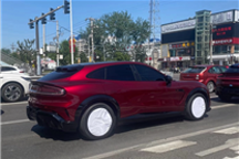 千匹马力、续航超700km！车厘子红小米YU7 GT实车曝光