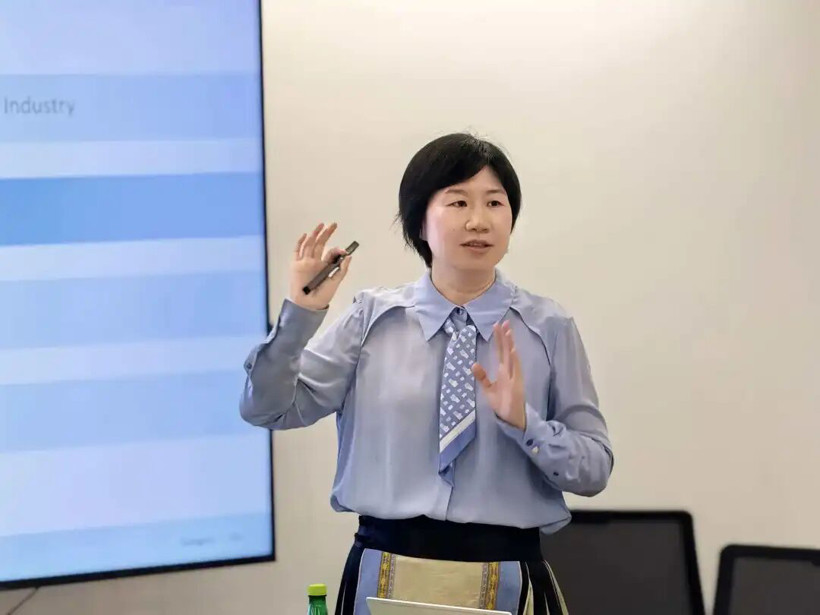 深化交流丨CEO周晓莺受邀出席欧摩威自动驾驶及出行事业群闭门会