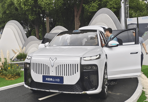 上市即爆单，岚图泰山X8凭什么？