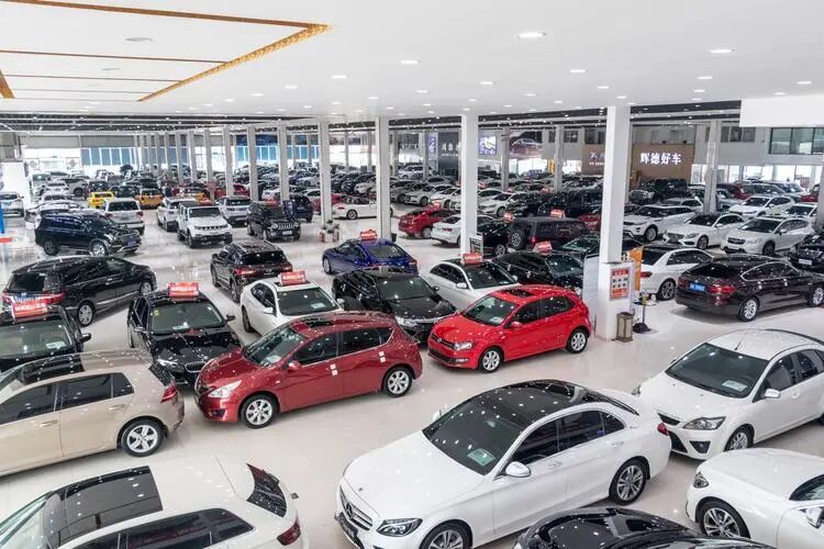 “长辈的油车开了10多年，我的电车4年就得换”