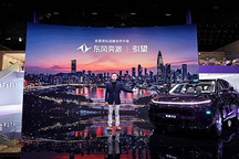 25万拿下华为乾崑“六件套”，这台大六座要掀桌子？