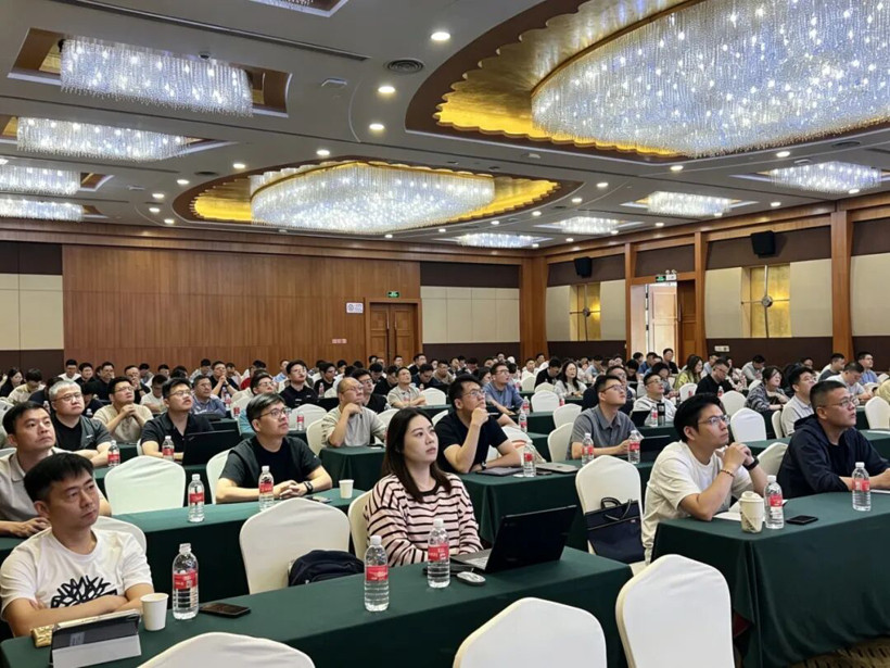 共探产业新局｜盖世汽车CEO周晓莺做客上汽集团双周讲堂，解读 “十五五” 汽车产业趋势