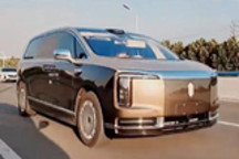 定位百万级高端MPV 尊界V800实车曝光