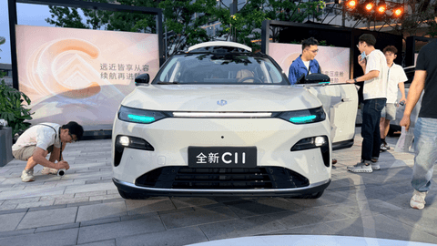 零跑，终于不只会“堆料”了？