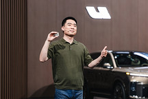 讲AI的李想，身后是一条裂谷？
