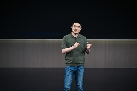 讲AI的李想，身后是一条裂谷？