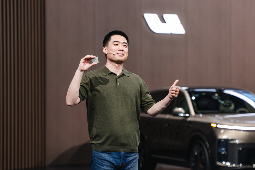 讲AI的李想，身后是一条裂谷？