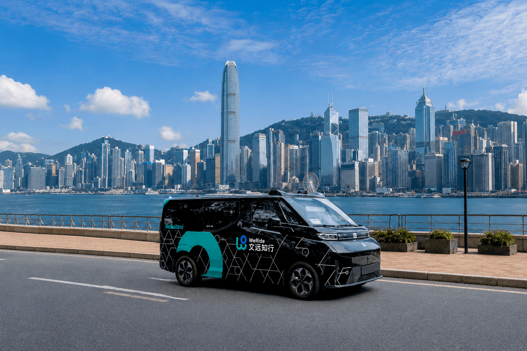 驶入右舵市场，Robotaxi全球化竞争升级