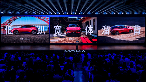 小鹏MONA L03首发亮相，预售价14.38万元起