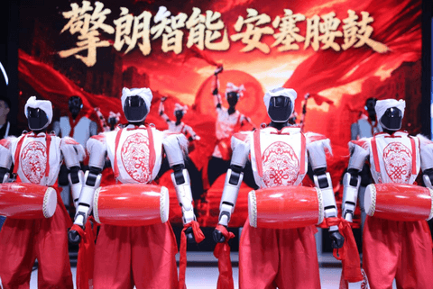 WAIC 2026擎朗具身社区开张：人形机器人真干活承包衣食住行