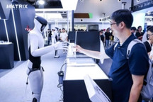 WAIC 2026 | 矩阵超智携MATRIX-3人形机器人亮相