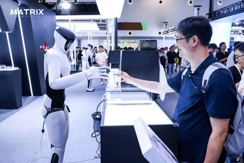 WAIC 2026 | 矩阵超智携MATRIX-3人形机器人亮相