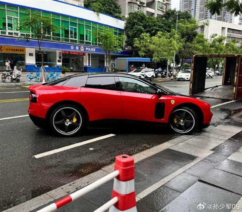 售价398.8万!法拉利首款纯电动车luce国内现身