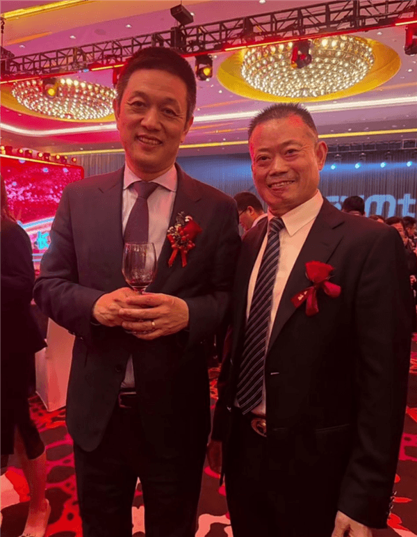 首日股价暴涨465%！蔚来李斌现身长鑫科技上市答谢晚宴：赚大发了