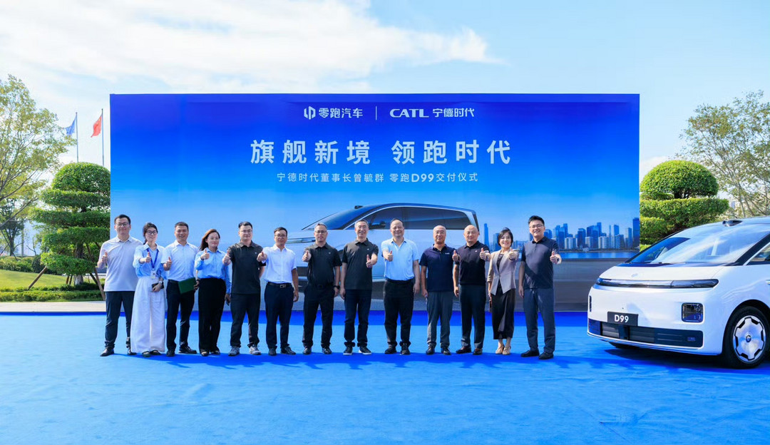 曾毓群成零跑D99车主，朱江明亲自交付