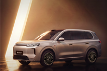 荣威高管称车企广告假：片子里一家漏齿笑 自己一条都不信