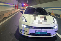 新能源车主误信辅助驾驶酿车祸，隧道内剐蹭电缆沟惊魂一刻