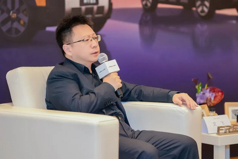 神行者文飞：不求速胜，走“第三条路”