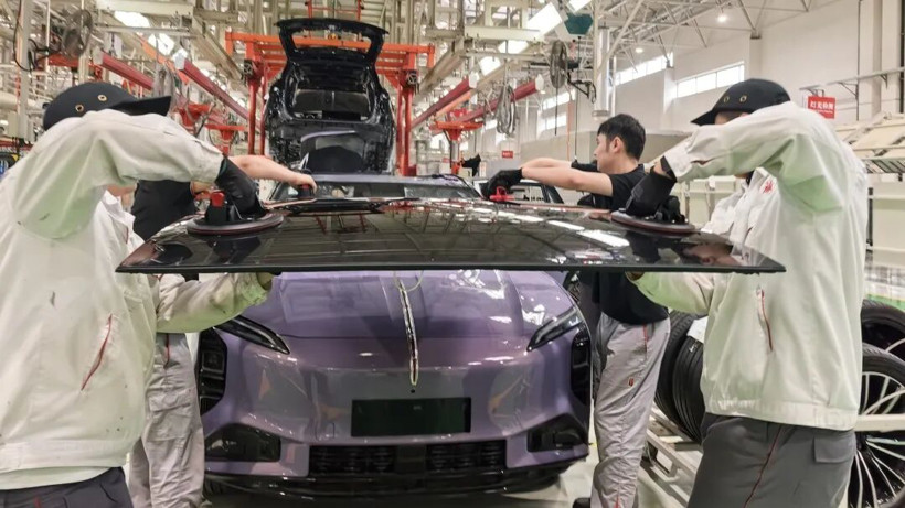 中国一汽完成首个钙钛矿光伏天幕样件制备