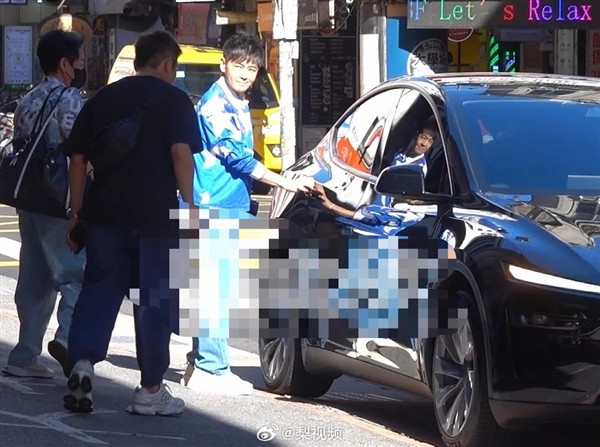 开Model X出事故人差点没了！林志颖四年后再坐特斯拉