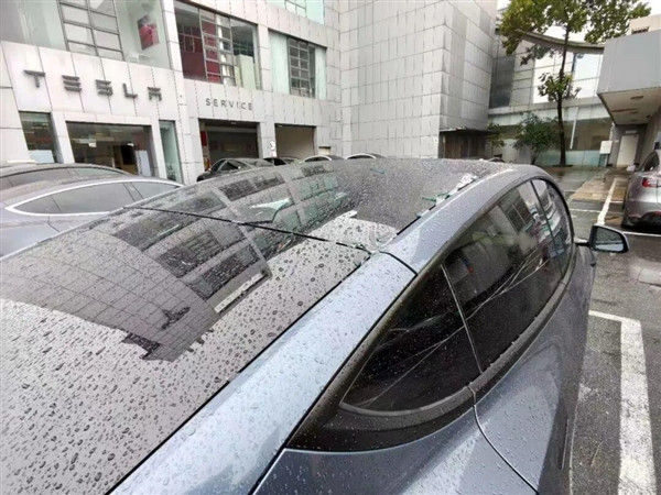 Model Y送至特斯拉官方修车 惨遭多处损坏 门店“失忆”:没注意到