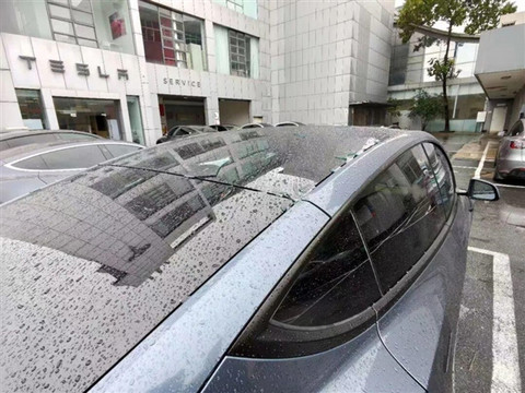 Model Y送至特斯拉官方修车 惨遭多处损坏 门店“失忆”:没注意到