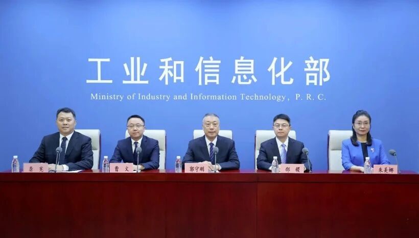 E周看点 | 8月新能源销量占比60.6%；理想全系车型将切换自研电池