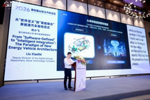 不再各自为战：新能源汽车迈入跨域融合的智能体时代