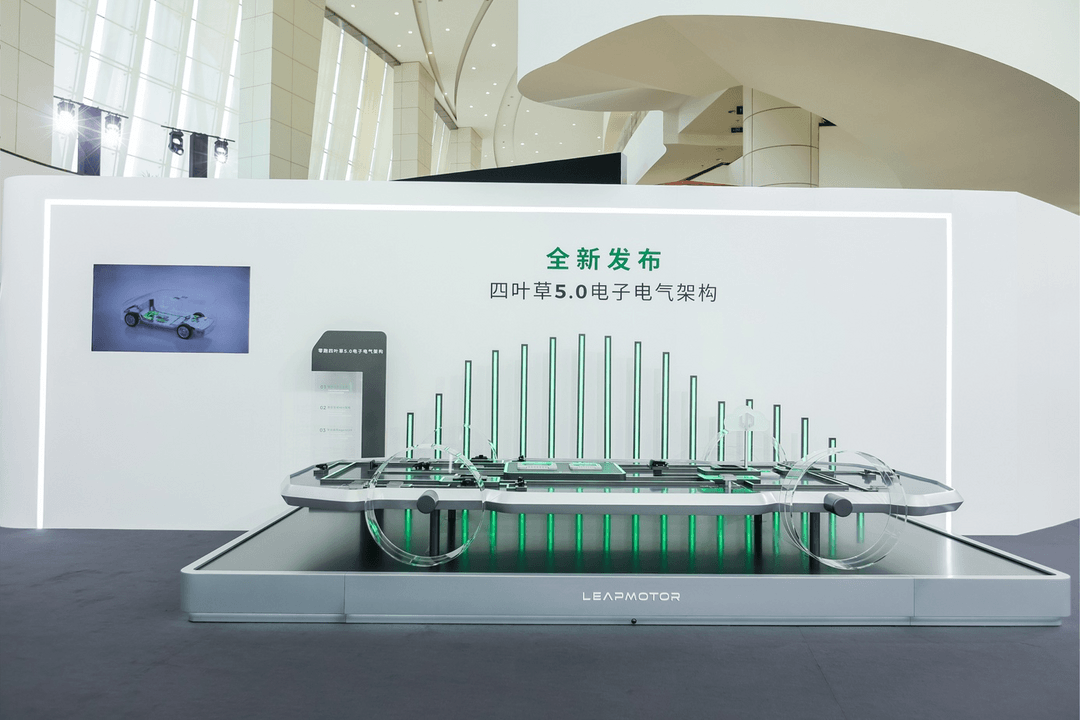 零跑用一套架构三大系统，纠偏 