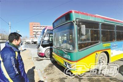 北京市最后一批绿皮天然气公交退役