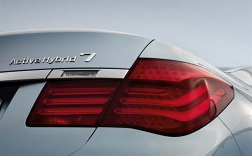 新BMW7系车尾标识