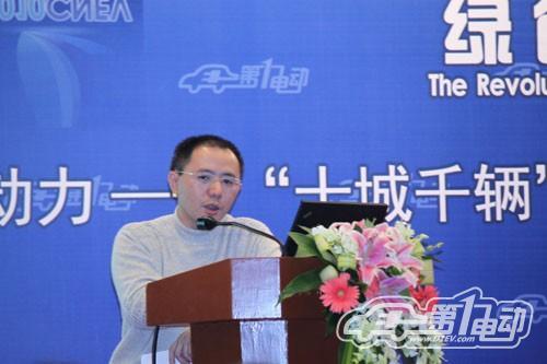 高波： 勇?lián)鐣?huì)責(zé)任，打造低碳公交