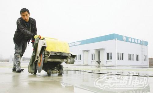 四川龍泉首個電動汽車充換電站主體竣工