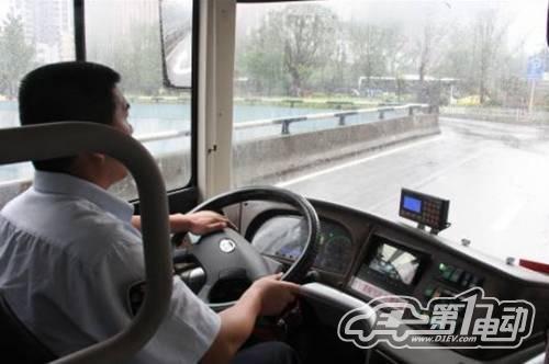 重庆快速充电混合动力客车运行实录