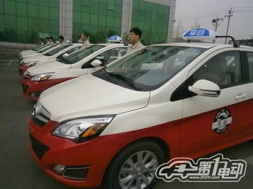 北汽向京郊兩區(qū)縣交付100輛純電動出租車