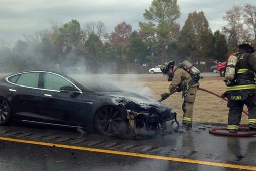 起火特斯拉Model S車主稱絕不懷疑特斯拉安全性