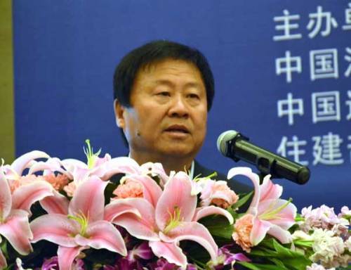 3月27日，北京公交集团有限公司副总经理冯幸福在2013中国（南京）公交与客车发展高峰论坛上发言。