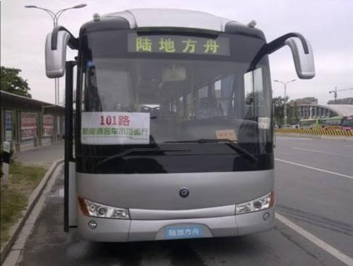 陸地方舟插電式新能源公交車