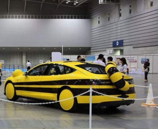 ”老虎”特斯拉Model S萌翻你沒商量