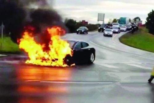 特斯拉電動汽車著火
