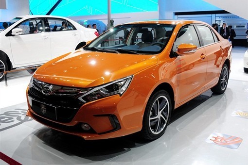 比亞迪秦雙模混合動力車