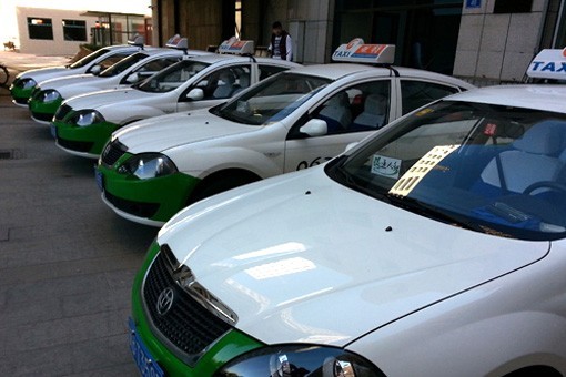 据唐山市客运管理处出租科科长申立刚介绍,新投放的新能源出租车为