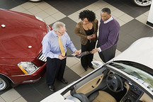 7月起汽车销售新规实施 明确经销商不得加价售车