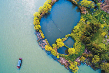 马云家包邮区已成新能源底特律，为何新车企选择在此建厂？